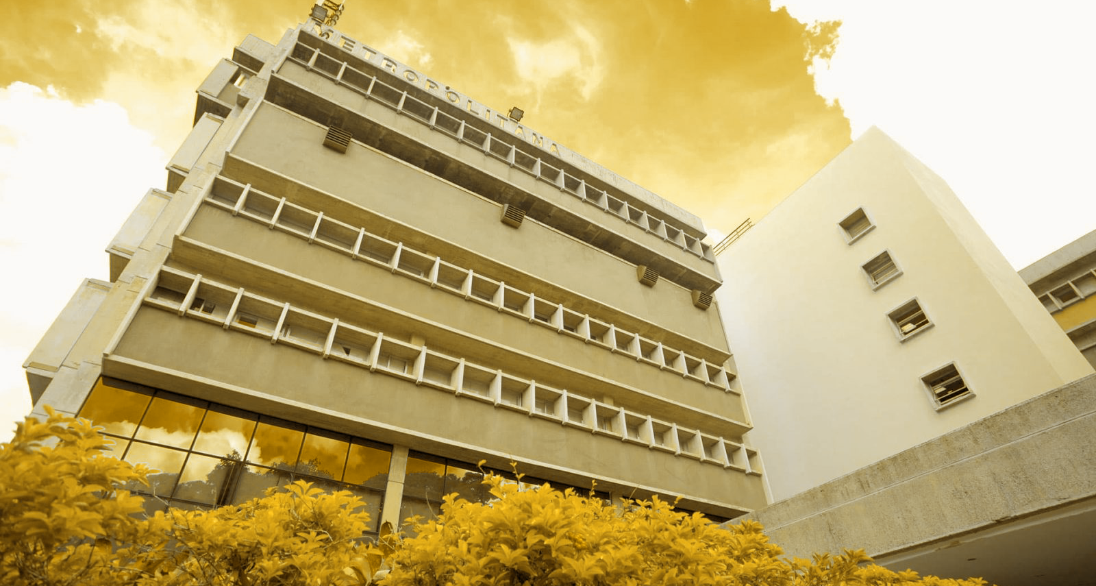 Drive Tech Advisors - Policlinica Metropolitana - Foto - Fachada