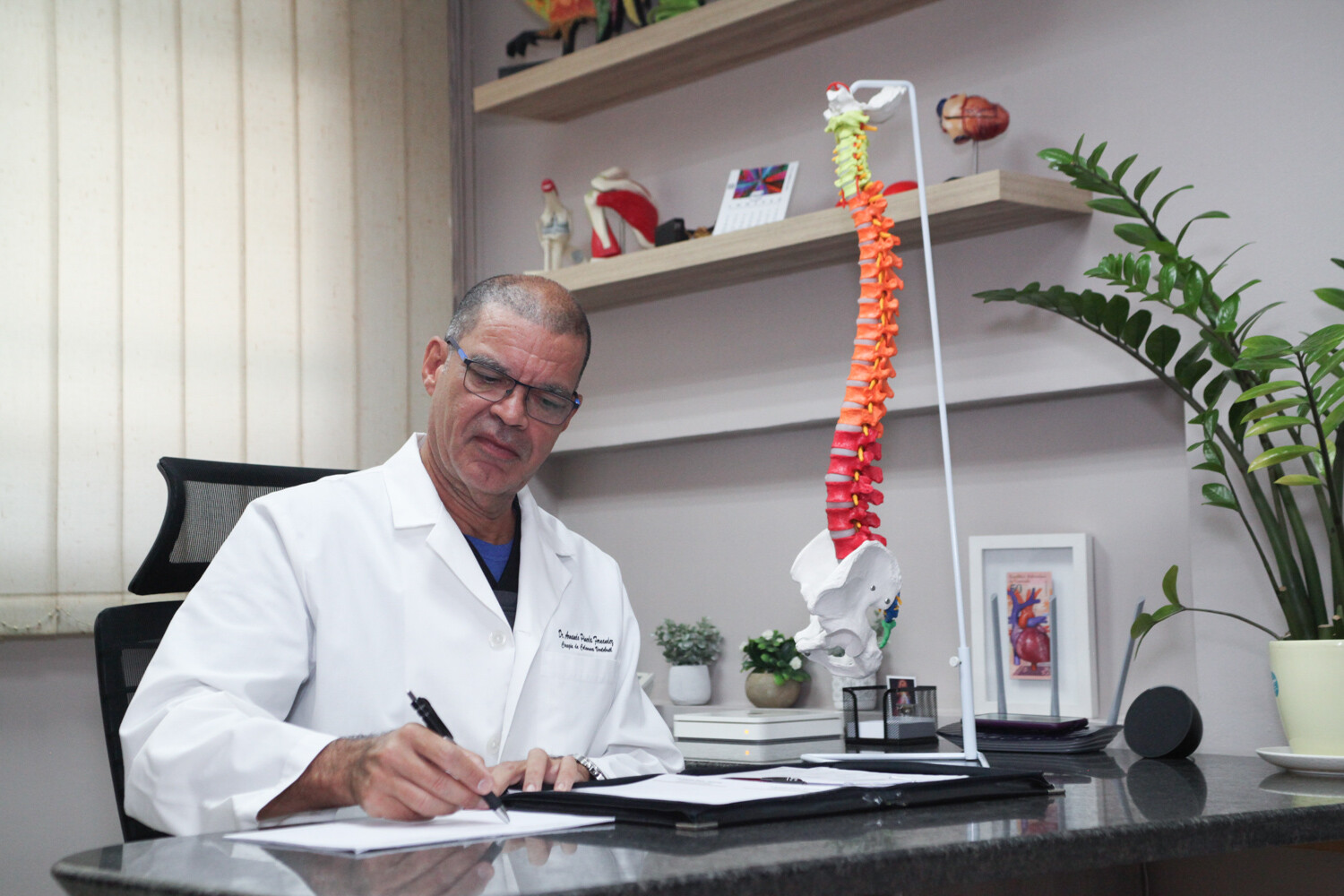 Drive Tech Advisors - Foto - Dr. Armando Pineda - Cirujano Ortopedico - Cirugia de Columna