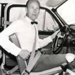 Cinturón de seguridad de tres puntos de Volvo en una fotografía histórica de 1959